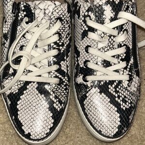 Naturalized sneakers super comfy 8.5